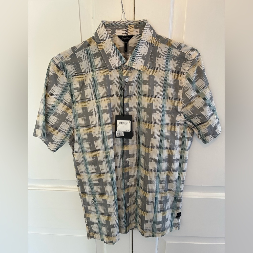 Good Man Brand Short Sleeve Shirt. Modern Twill Plaid Pattern. Size Medium.